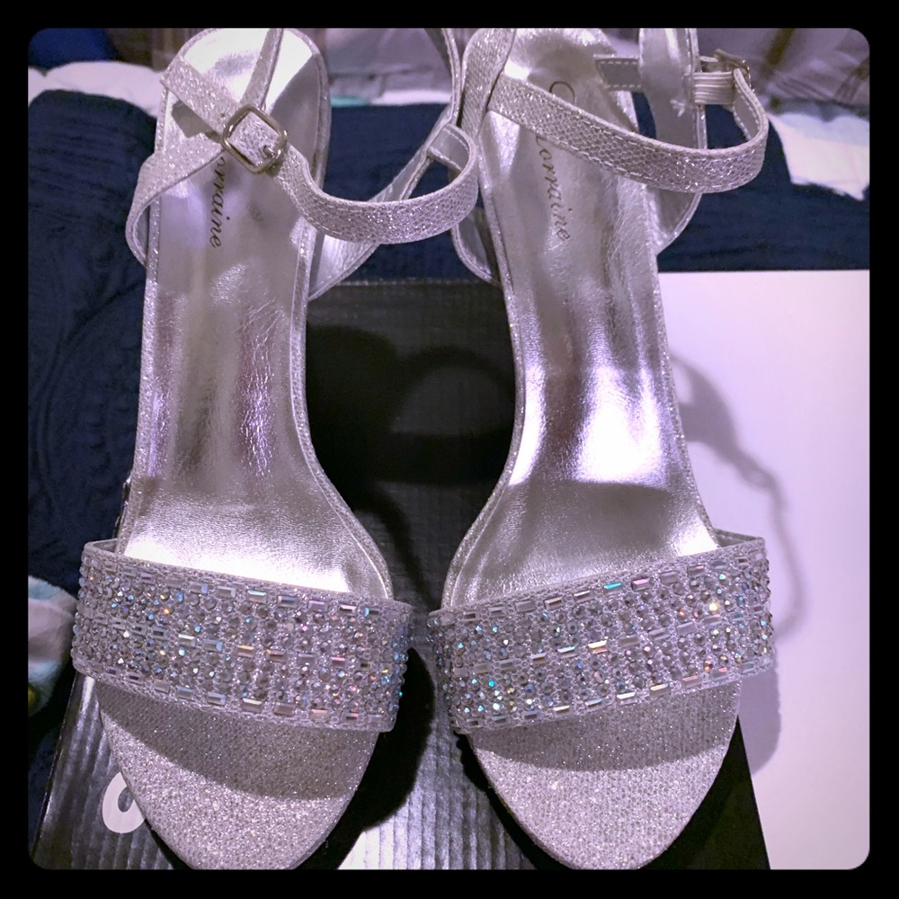 Beautiful sequin Ahmed with strap!